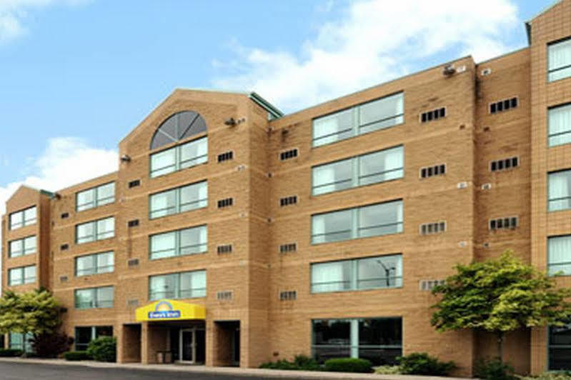 Days Inn By Wyndham Niagara Falls Lundys Lane מראה חיצוני תמונה