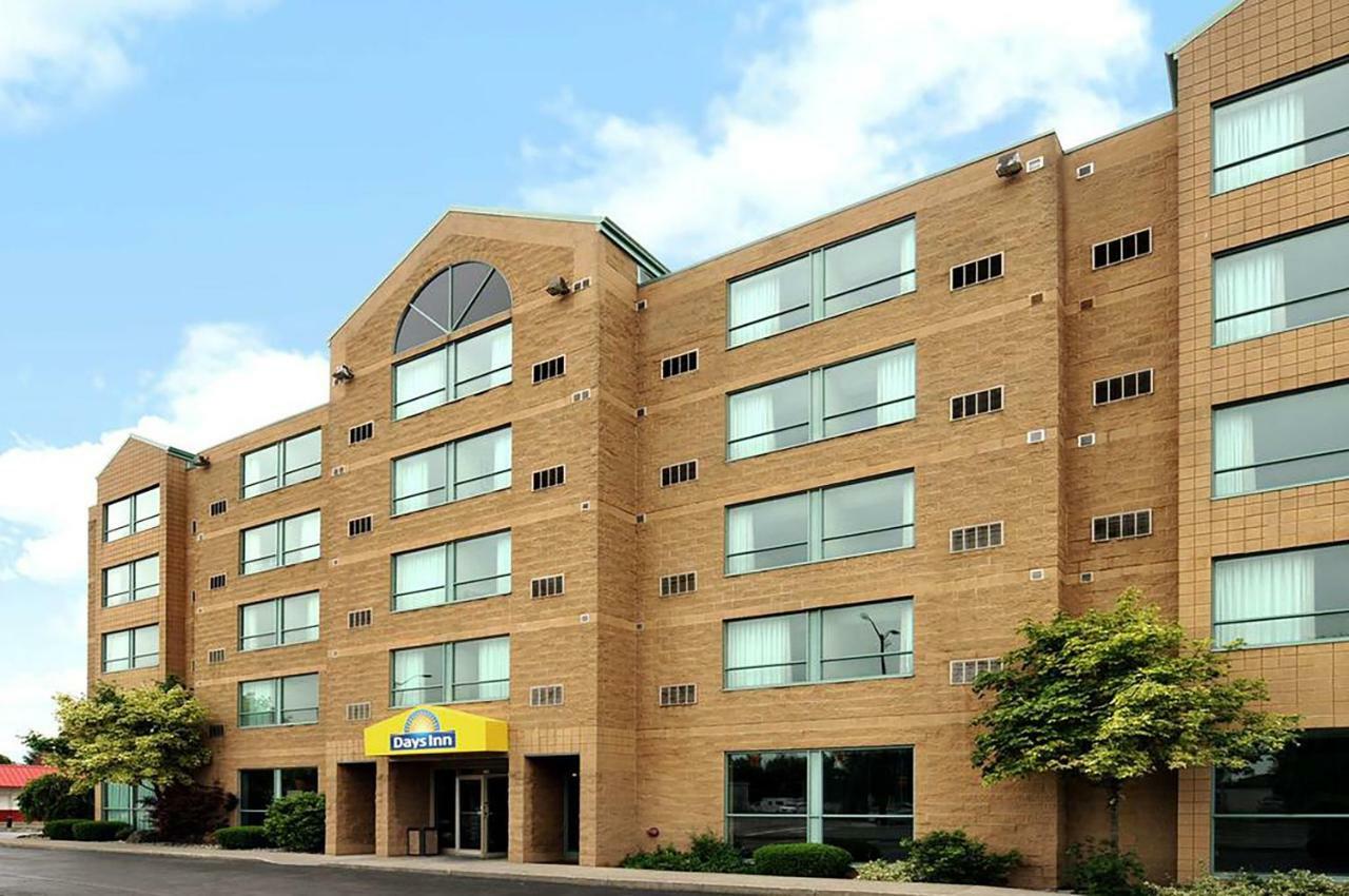 Days Inn By Wyndham Niagara Falls Lundys Lane מראה חיצוני תמונה